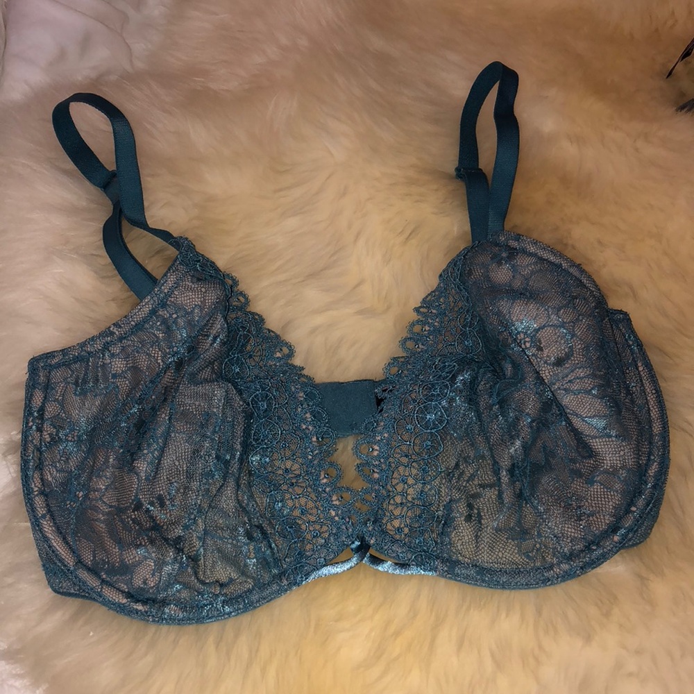 Victoria’s Secret Very Sexy Unlined Bra 32DDD
